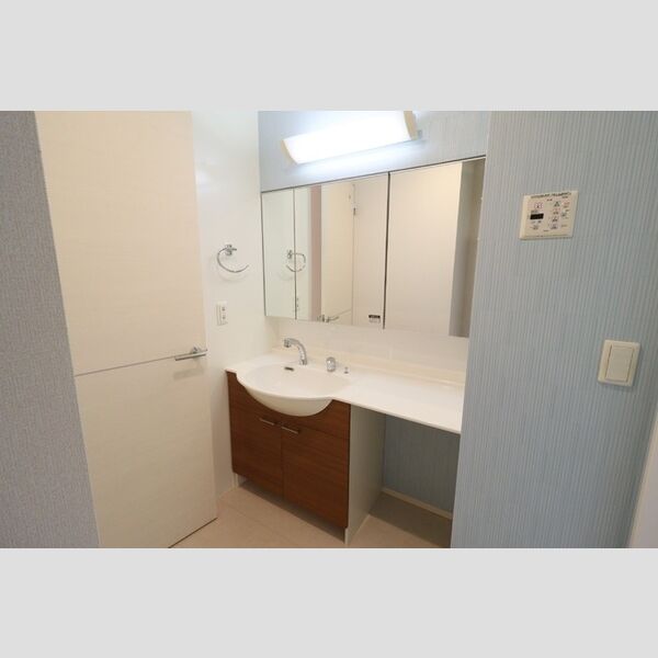 洗面所 (大型洗髪洗面化粧台(三面鏡))