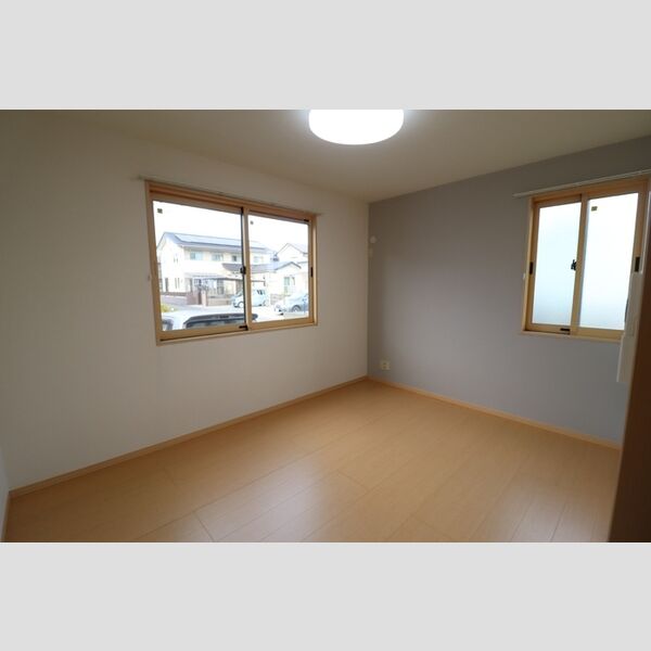 その他 (北側洋室(デザインクロス仕様))