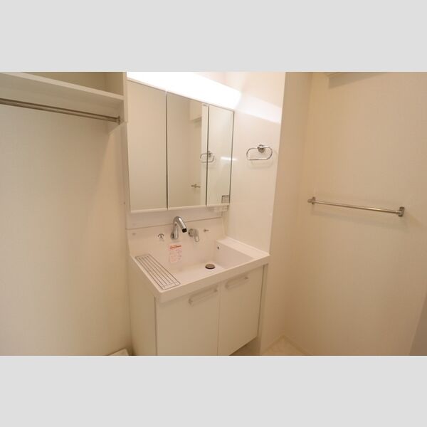 洗面所 (洗髪洗面化粧台(三面鏡))