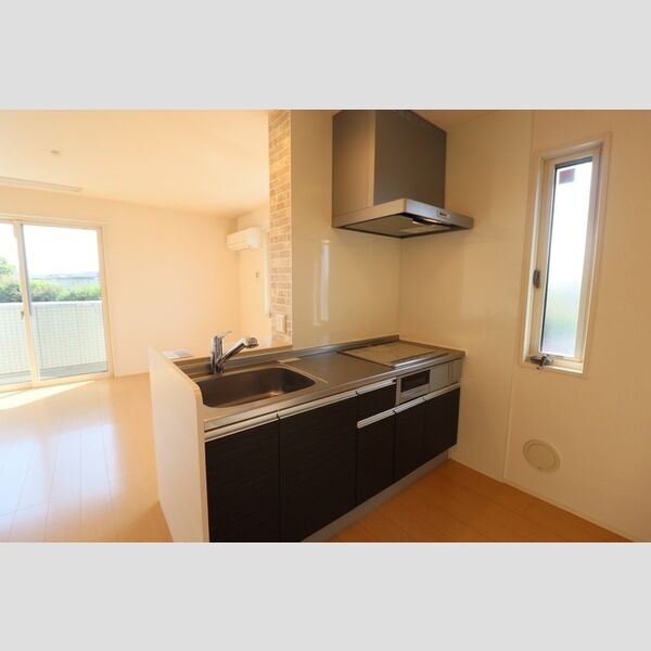 キッチン (対面システムキッチン(3口IH、グリル、浄水器付き))