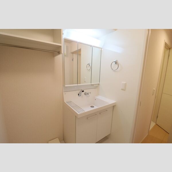 洗面所 (洗髪洗面化粧台(三面鏡))