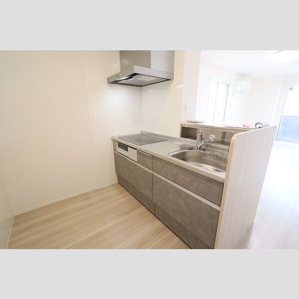 キッチン (対面システムキッチン(3口IHグリル、浄水器付き))