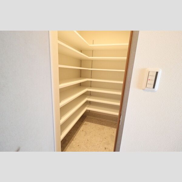 玄関 (シューズクローク)