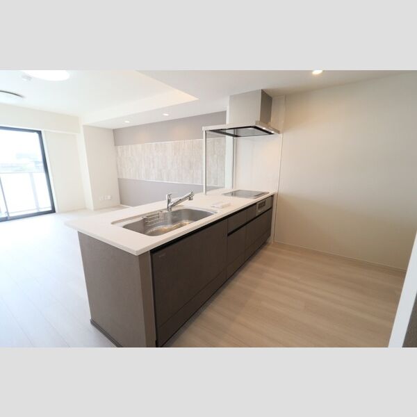 キッチン (対面システムキッチン(3口IH、グリル、浄水器付き))