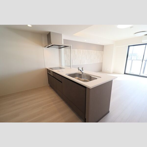 キッチン (対面システムキッチン(3口IH、グリル、浄水器付き))