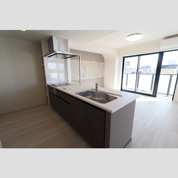 キッチン (対面システムキッチン(3口IH、グリル、浄水器付き))