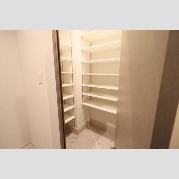 玄関 (シューズクローク)