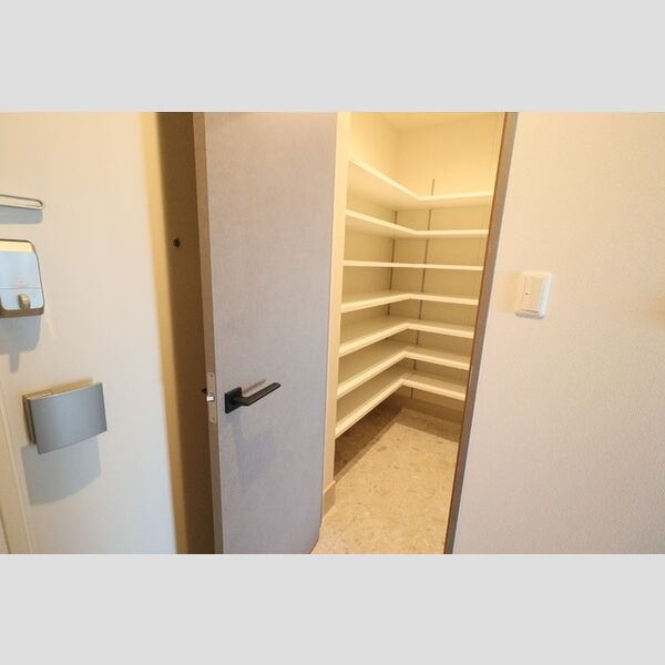 玄関 (シューズクローク)