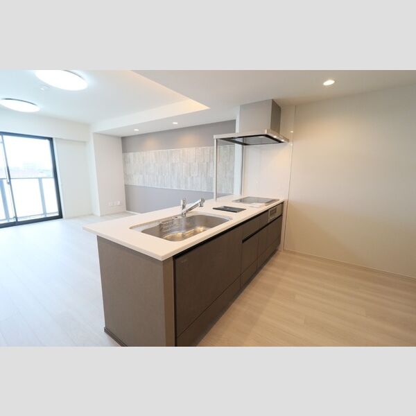 キッチン (対面システムキッチン(3口IH、グリル付))