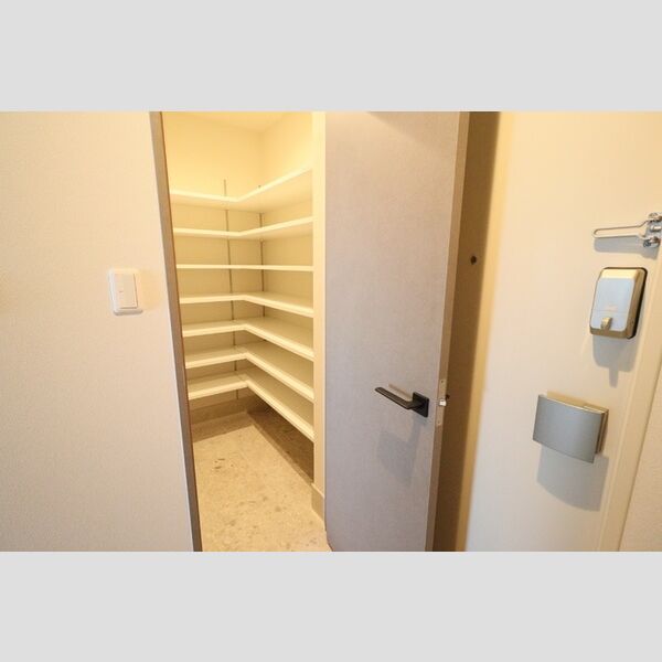 玄関 (シューズクローク)