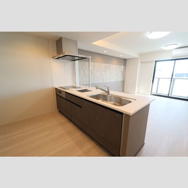 キッチン (対面システムキッチン(3口IH、グリル付))