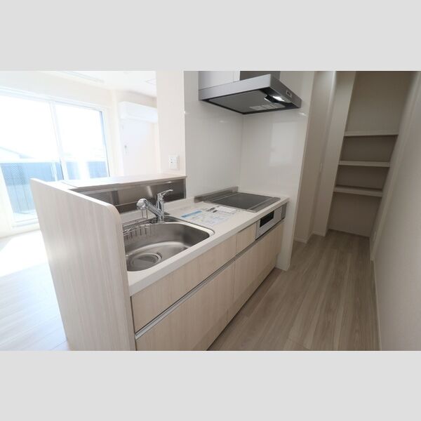 キッチン (対面システムキッチン(3口IH、グリル、浄水器付き))
