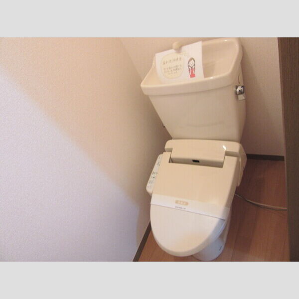 トイレ (もちろん温水洗浄暖房便座です)