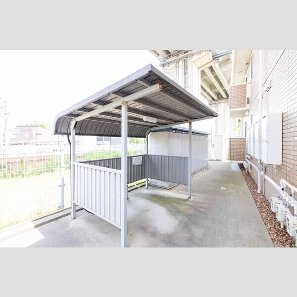 現地周辺 (駐輪場)