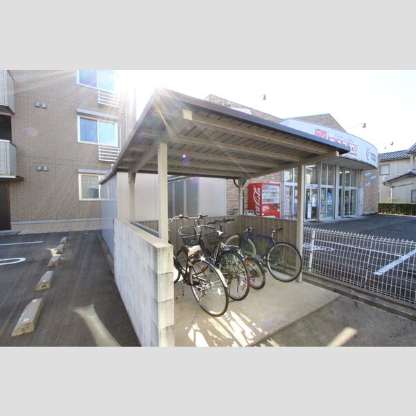 現地周辺 (駐輪場)