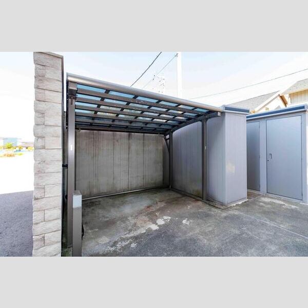 現地周辺 (駐輪場)