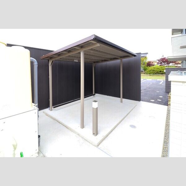 現地周辺 (駐輪場)