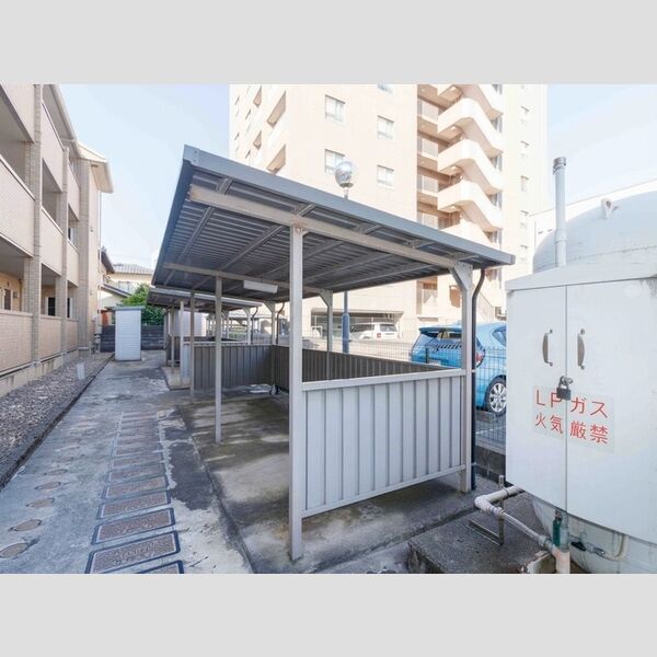 現地周辺 (駐輪場)