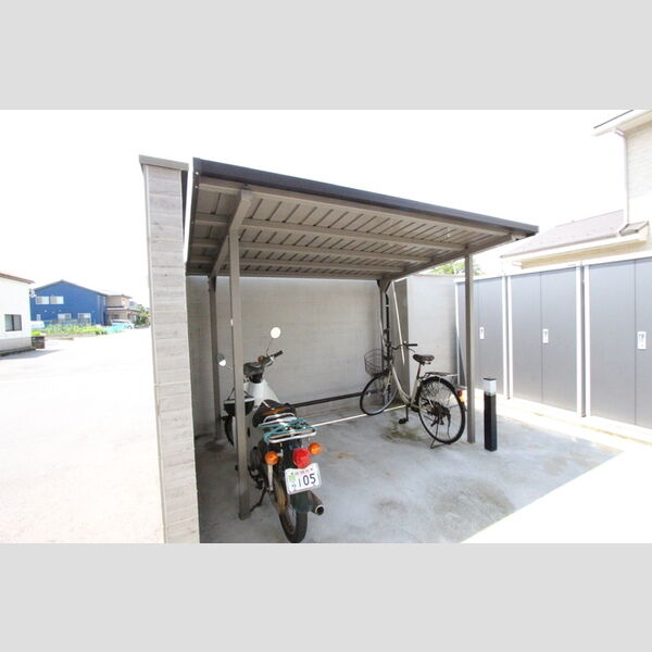 現地周辺 (駐輪場)