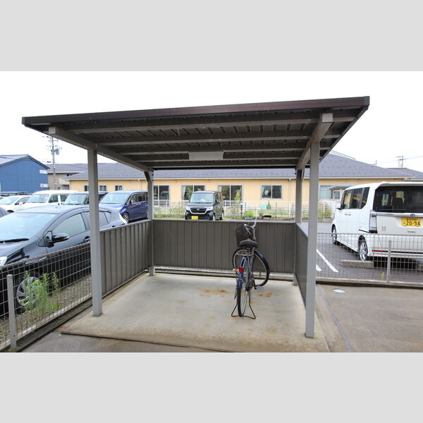 現地周辺 (駐輪場)