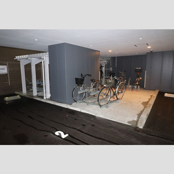 現地周辺 (駐輪場)