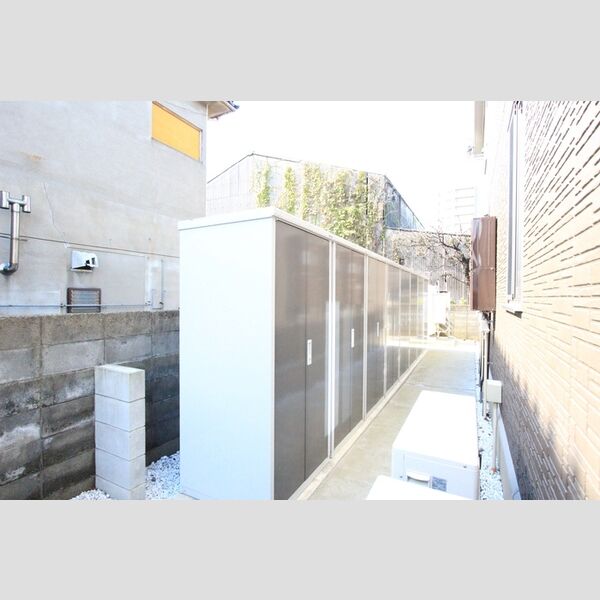 現地周辺 (トランクルーム)