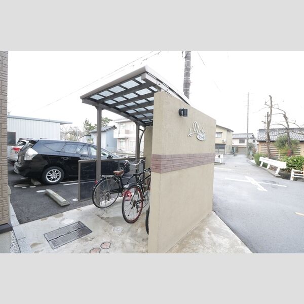 現地周辺 (駐輪場)