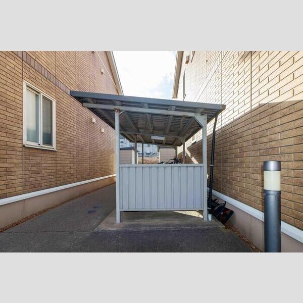 現地周辺 (駐輪場)