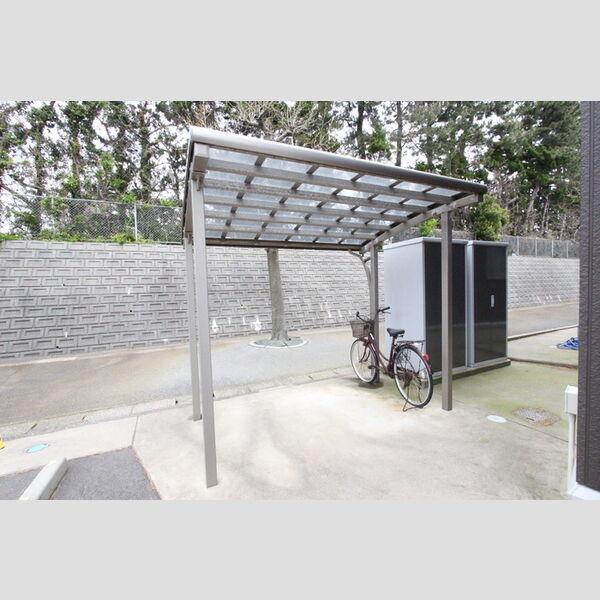 現地周辺 (駐輪場)