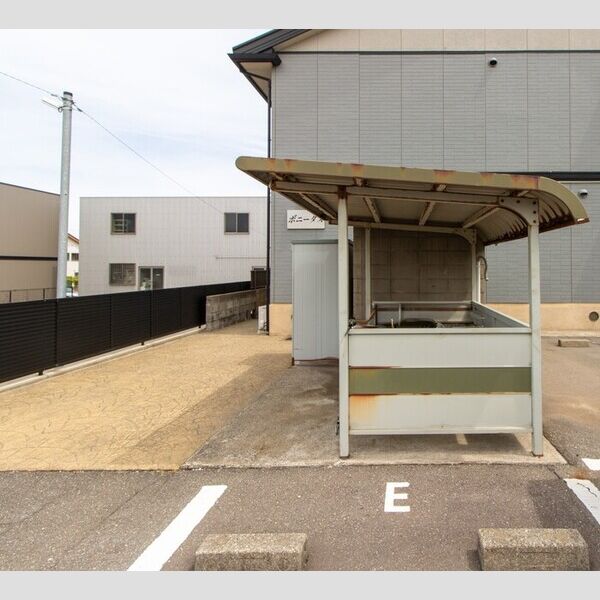 現地周辺 (駐輪場)