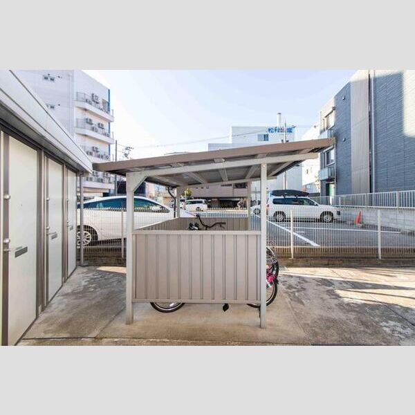 現地周辺 (駐輪場)