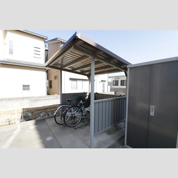 現地周辺 (駐輪場)