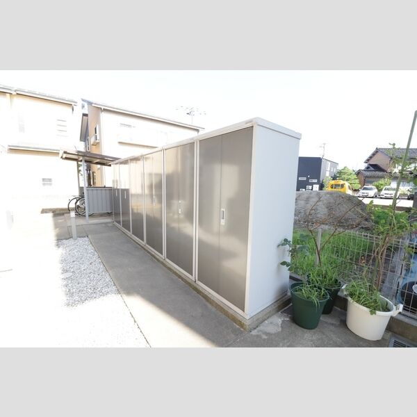 現地周辺 (物置)