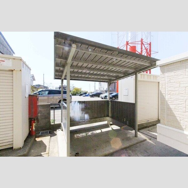 現地周辺 (駐輪場)