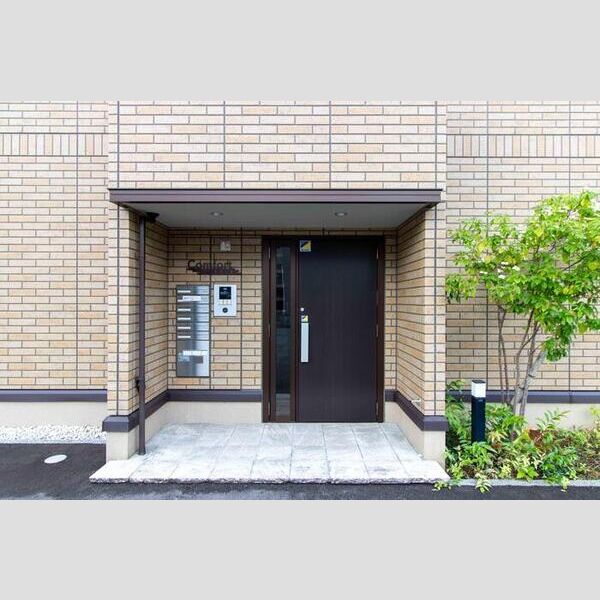 エントランス (エントランス)