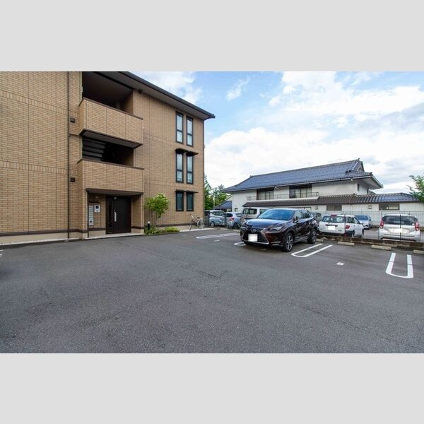 駐車場 (駐車場)