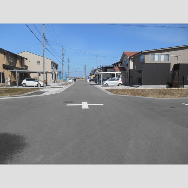 現地周辺 (前面道路)