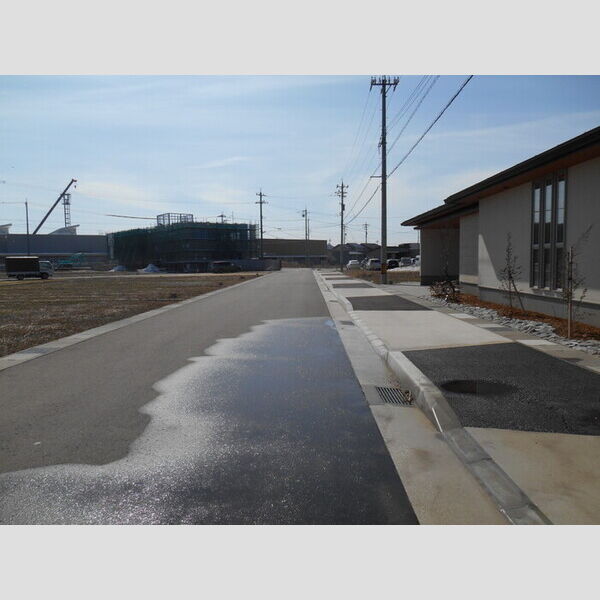 現地周辺 (前面道路)