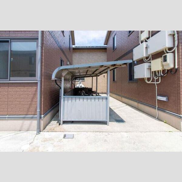 現地周辺 (駐輪場)