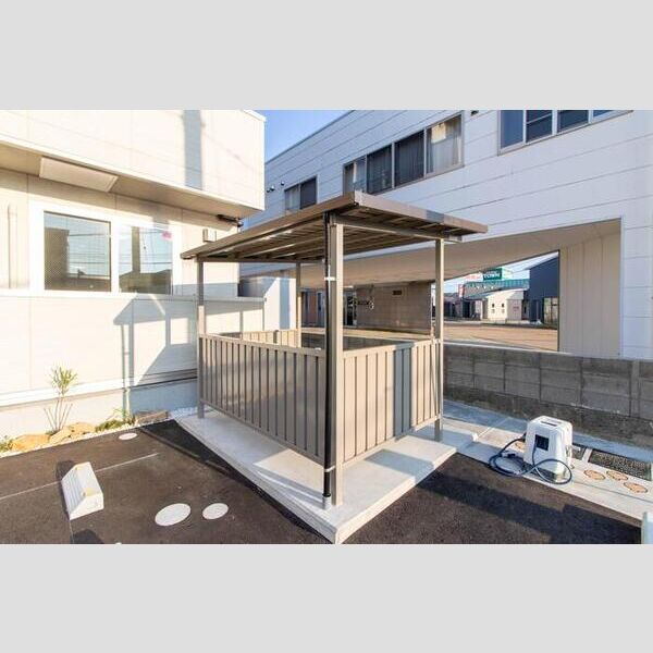 現地周辺 (駐輪場)