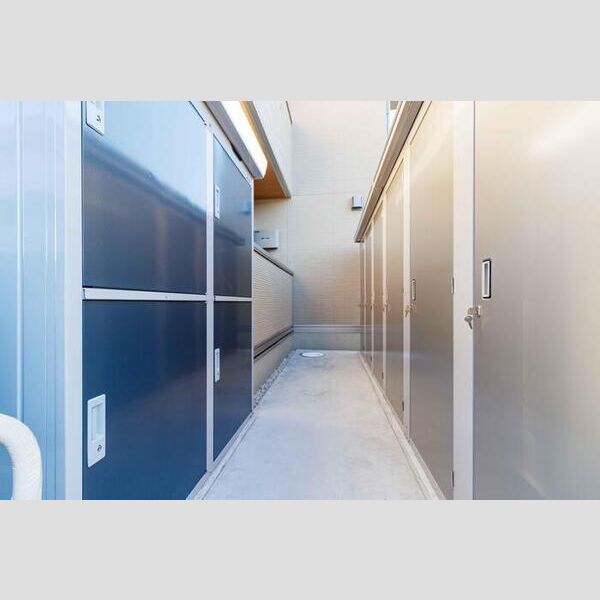 現地周辺 (物置)