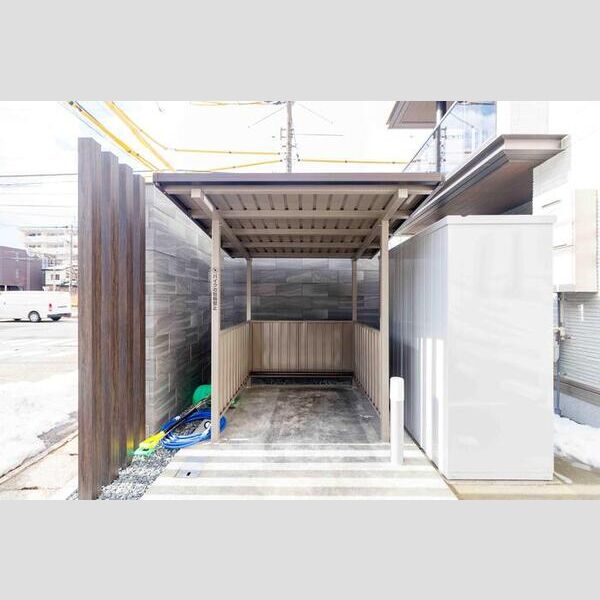 現地周辺 (駐輪場)