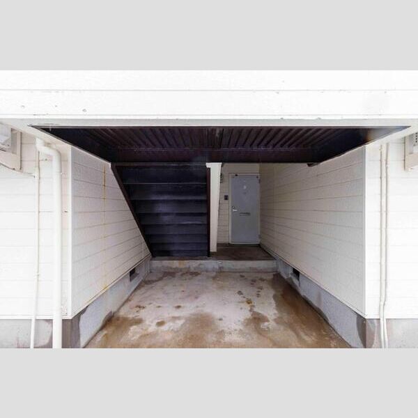 エントランス (エントランス)