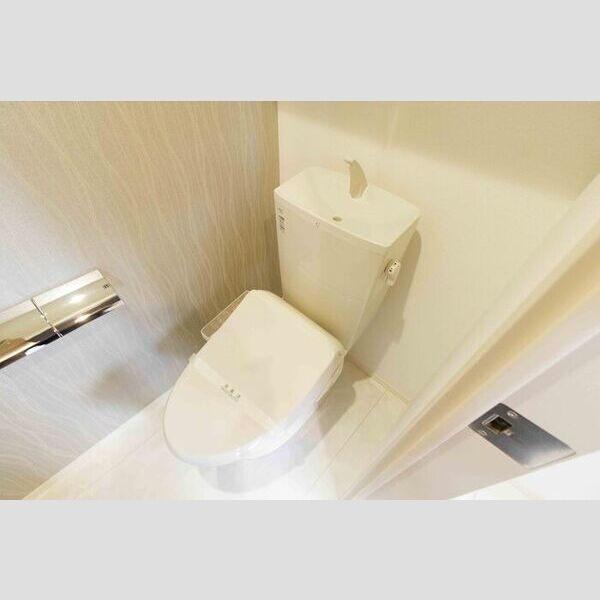 トイレ (トイレ)