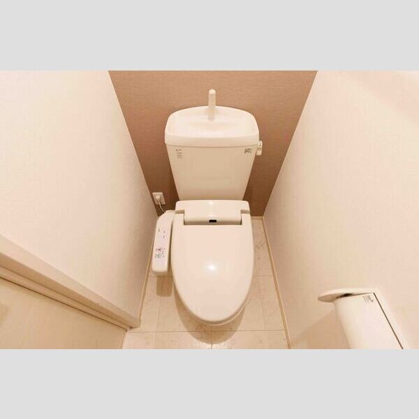 トイレ (トイレ)