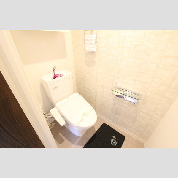 トイレ (トイレ)
