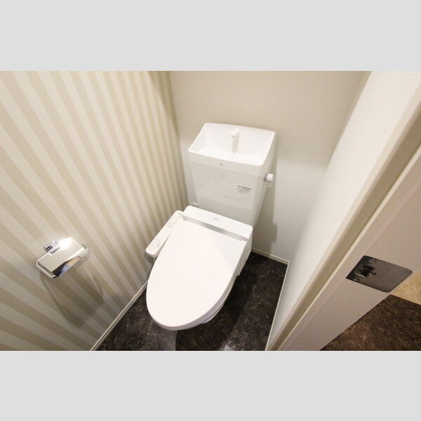 トイレ (トイレ)