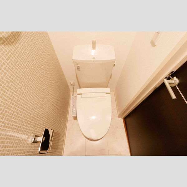 トイレ (トイレ)