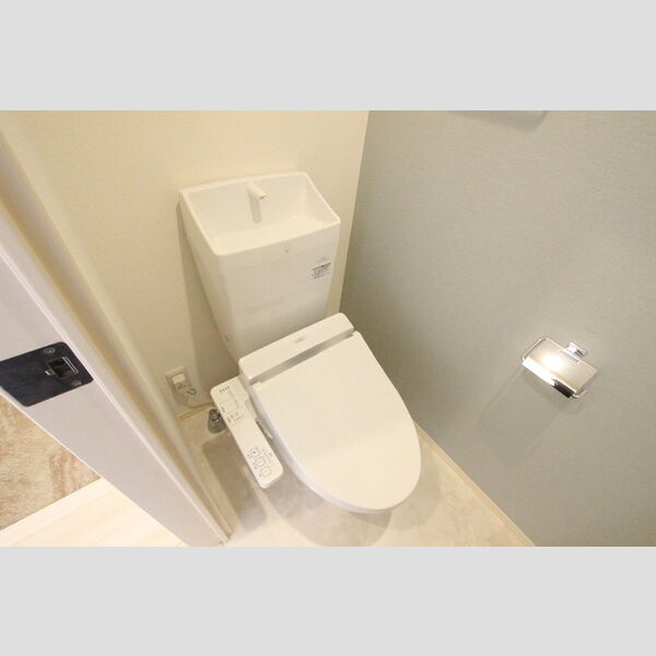 トイレ (トイレ)