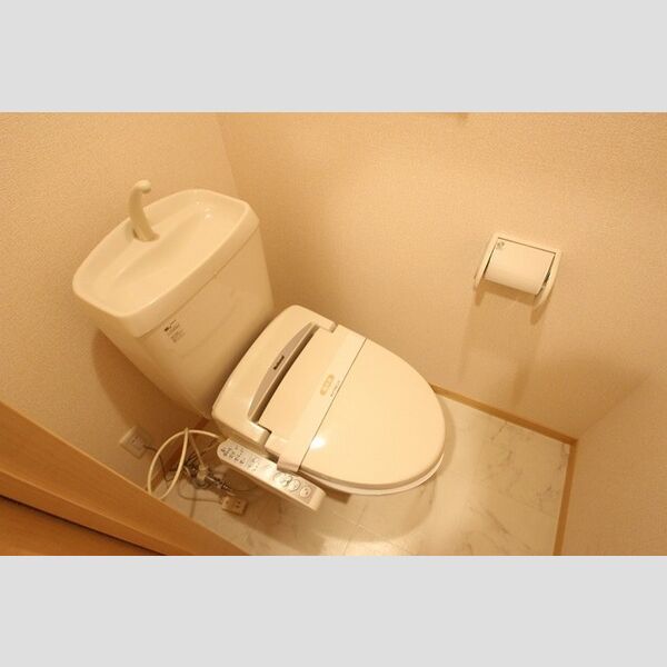 トイレ (トイレ)